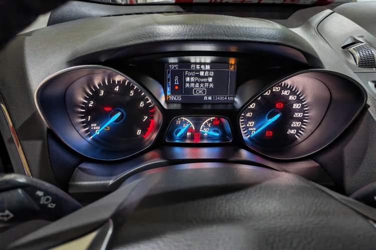 Used Ford Kuga 2015 2.0L GTDi Four-Wheel Drive Prestige Model Odometer Close Up