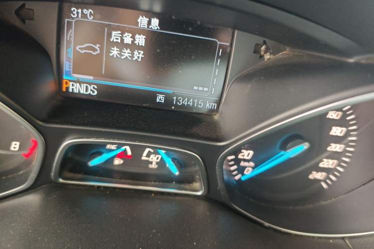 Used Ford Kuga 2015 2.0L GTDi Four-Wheel-Drive Sport Model Odometer Close Up