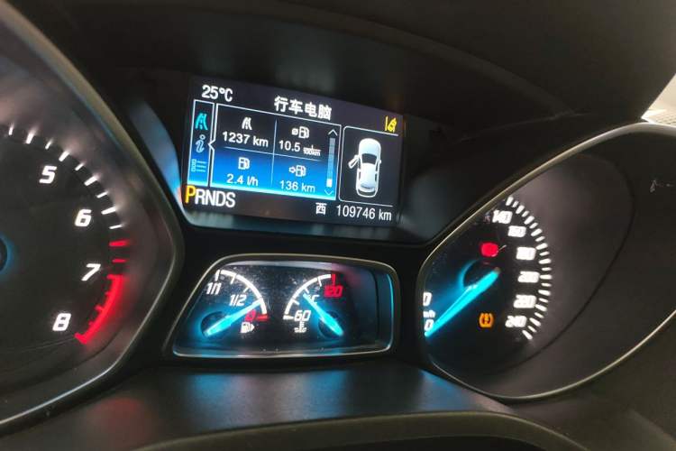 Used Ford Kuga 2015 2.0L GTDi Four-Wheel Drive Prestige Model Odometer Close Up