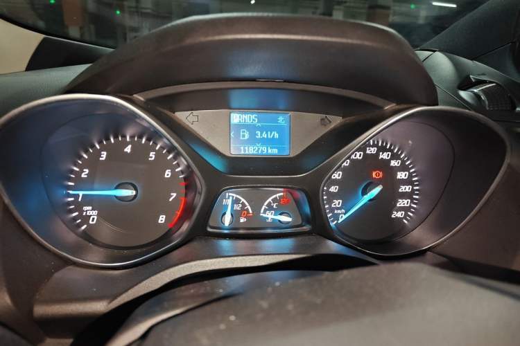 Used Ford Kuga 2015 1.5L GTDi Two-Wheel Drive Fashion Edition Odometer Close Up