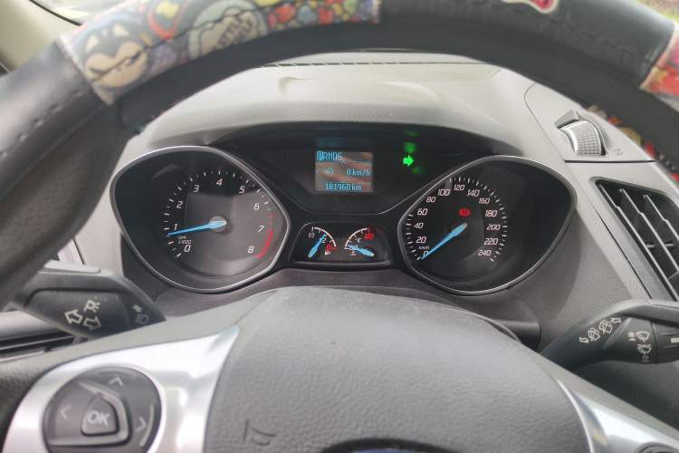 Used Ford Kuga 2015 1.5L GTDi Two-Wheel-Drive Comfort Model Odometer Close Up