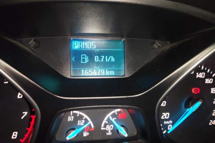 Used Ford Kuga 2015 1.5L GTDi Two-Wheel-Drive Comfort Model Odometer Close Up