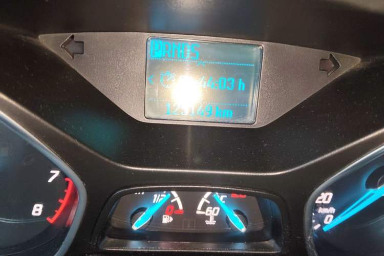 Used Ford Kuga 2015 1.5L GTDi Two-Wheel-Drive Comfort Model Odometer Close Up