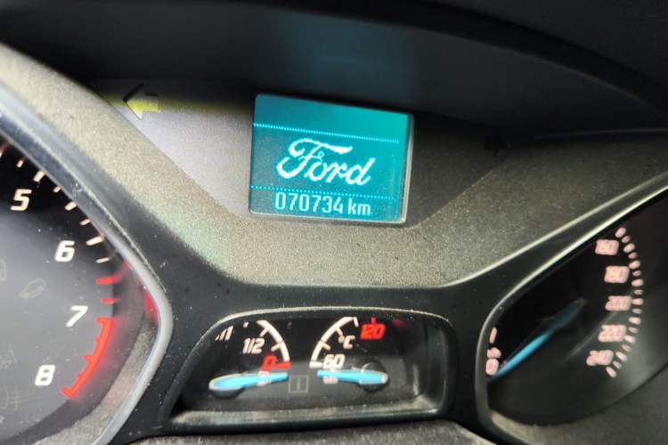 Used Ford Kuga 2015 1.5L GTDi Two-Wheel-Drive Comfort Model Odometer Close Up