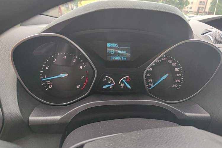 Used Ford Kuga 2015 1.5L GTDi Two-Wheel-Drive Comfort Model Odometer Close Up