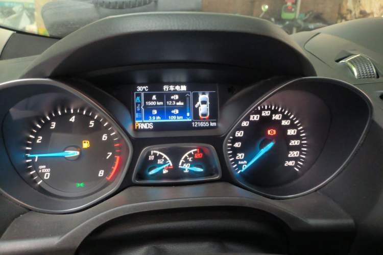 Used Ford Kuga 2015 2.0L GTDi Four-Wheel Drive Elite Model Odometer Close Up