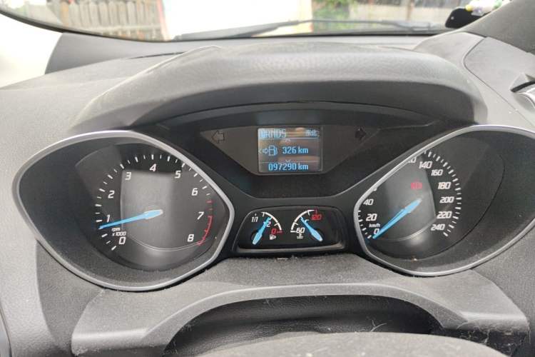 Used Ford Kuga 2015 1.5L GTDi Two-Wheel Drive Fashion Edition Odometer Close Up