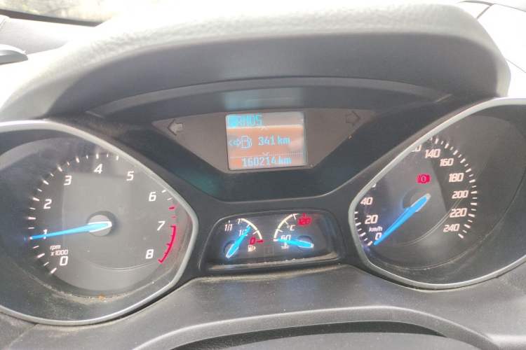 Used Ford Kuga 2015 1.5L GTDi Two-Wheel-Drive Comfort Model Odometer Close Up