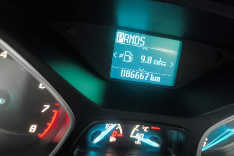 Used Ford Kuga 2015 1.5L GTDi Two-Wheel-Drive Comfort Model Odometer Close Up