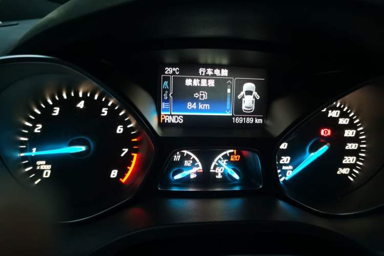 Used Ford Kuga 2015 1.5L GTDi Four-Wheel-Drive Elite Model Odometer Close Up