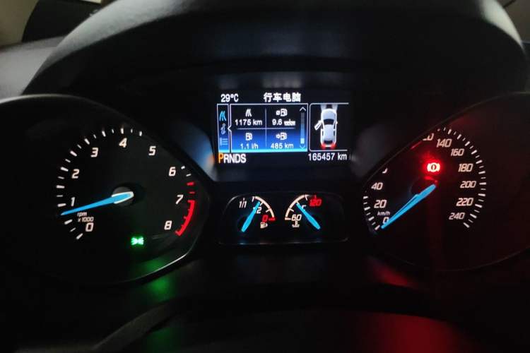 Used Ford Kuga 2015 2.0L GTDi Four-Wheel Drive Elite Model Odometer Close Up