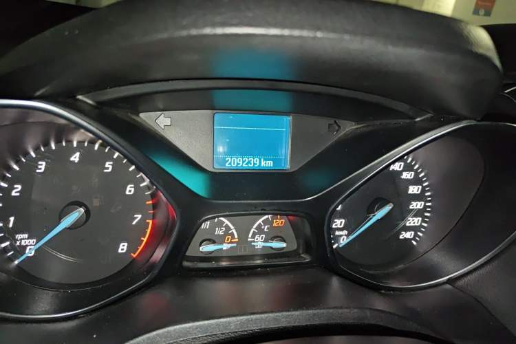 Used Ford Kuga 2015 1.5L GTDi Two-Wheel Drive Fashion Edition Odometer Close Up