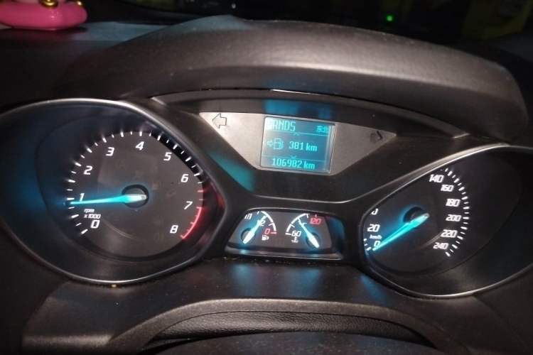 Used Ford Kuga 2015 1.5L GTDi Two-Wheel Drive Fashion Edition Odometer Close Up