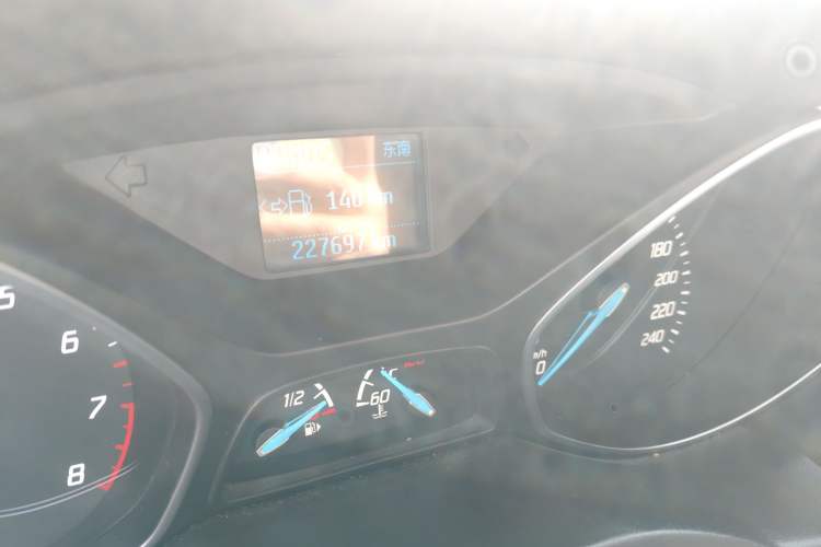 Used Ford Kuga 2015 1.5L GTDi Two-Wheel Drive Fashion Edition Odometer Close Up
