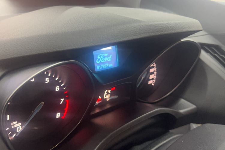 Used Ford Kuga 2015 1.5L GTDi Two-Wheel-Drive Comfort Model Odometer Close Up