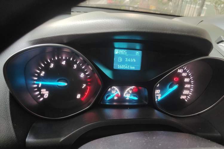 Used Ford Kuga 2015 1.5L GTDi Two-Wheel Drive Fashion Edition Odometer Close Up