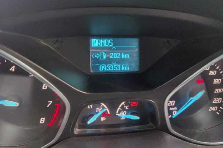 Used Ford Kuga 2015 1.5L GTDi Two-Wheel-Drive Comfort Model Odometer Close Up