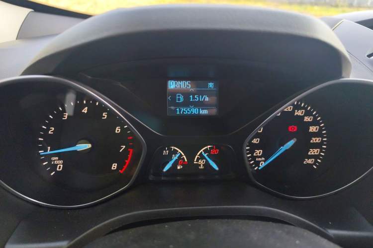 Used Ford Kuga 2015 1.5L GTDi Two-Wheel Drive Fashion Edition Odometer Close Up