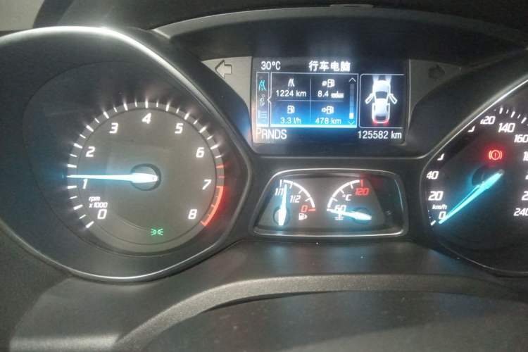 Used Ford Kuga 2015 1.5L GTDi Four-Wheel-Drive Elite Model Odometer Close Up