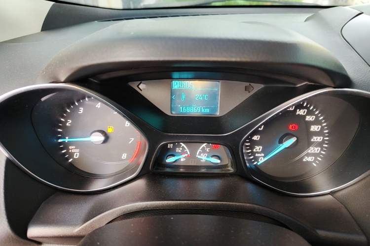 Used Ford Kuga 2015 1.5L GTDi Two-Wheel-Drive Comfort Model Odometer Close Up