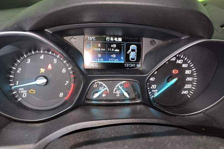 Used Ford Kuga 2015 1.5L GTDi Four-Wheel-Drive Elite Model Odometer Close Up