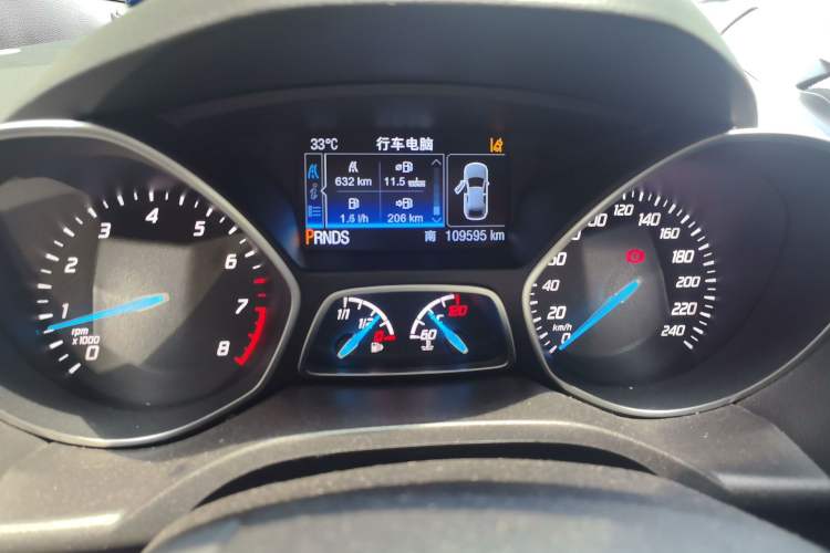 Used Ford Kuga 2015 2.0L GTDi Four-Wheel Drive Prestige Model Odometer Close Up