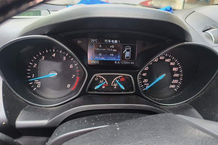 Used Ford Kuga 2015 2.0L GTDi Four-Wheel Drive Elite Model Odometer Close Up