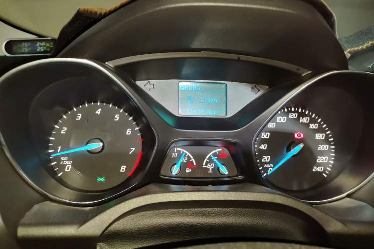 Used Ford Kuga 2015 1.5L GTDi Two-Wheel-Drive Comfort Model Odometer Close Up