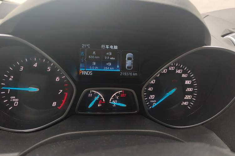 Used Ford Kuga 2015 2.0L GTDi Four-Wheel Drive Elite Model Odometer Close Up