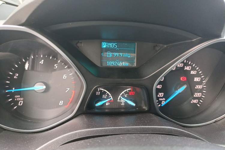 Used Ford Kuga 2015 1.5L GTDi Two-Wheel-Drive Comfort Model Odometer Close Up