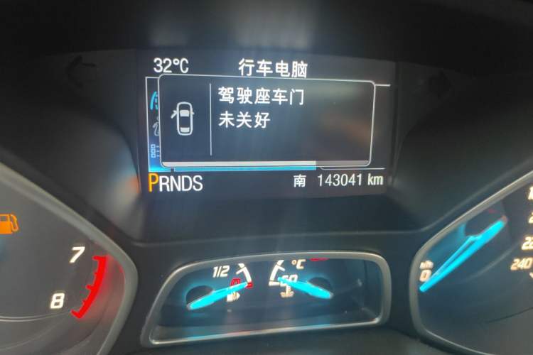 Used Ford Kuga 2015 1.5L GTDi Four-Wheel-Drive Elite Model Odometer Close Up