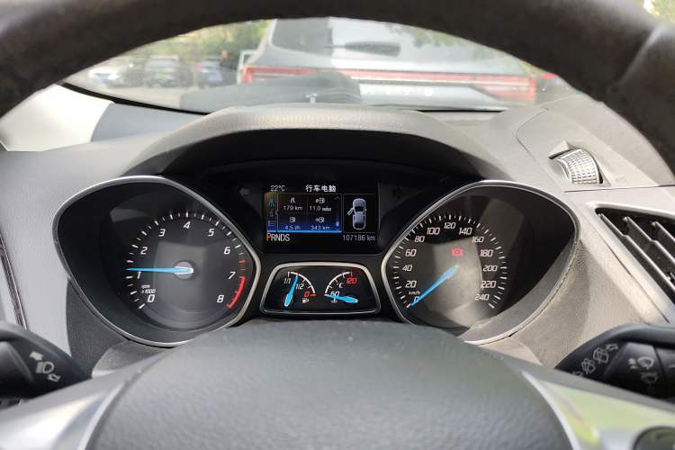 Used Ford Kuga 2015 2.0L GTDi Four-Wheel Drive Elite Model Odometer Close Up