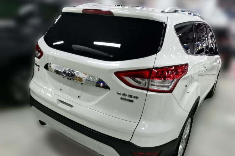 Used Ford Kuga 2015 2.0L GTDi Four-Wheel-Drive Sport Model Rear Right 45 Deg