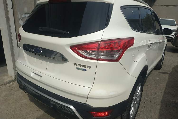 Used Ford Kuga 2015 1.5L GTDi Four-Wheel-Drive Elite Model Rear Right 45 Deg
