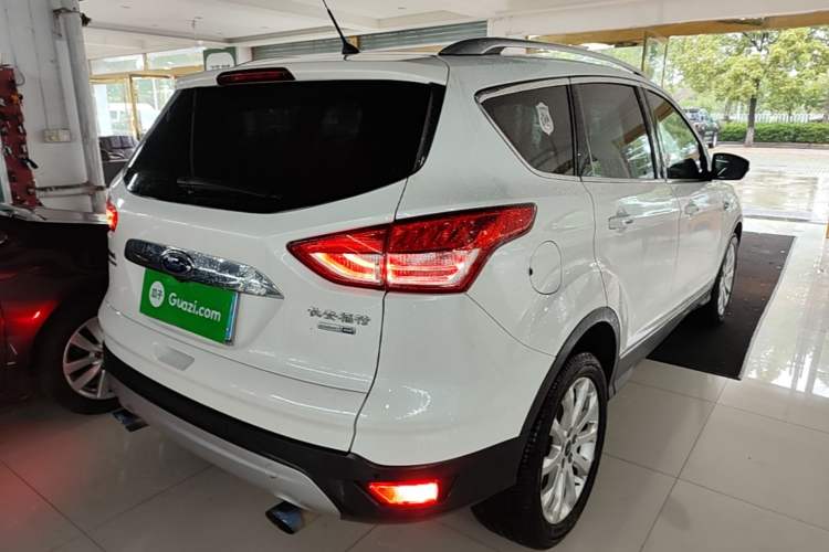 Used Ford Kuga 2015 2.0L GTDi Four-Wheel Drive Prestige Model Rear Right 45 Deg