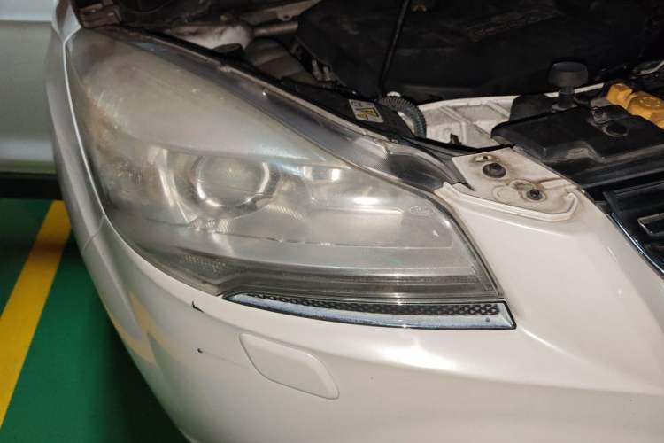Used Ford Kuga 2015 2.0L GTDi Four-Wheel Drive Prestige Model Right Front Headlight