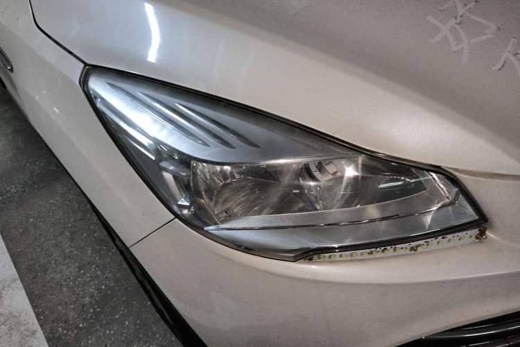 Used Ford Kuga 2015 1.5L GTDi Four-Wheel-Drive Elite Model Right Front Headlight