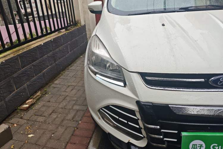 Used Ford Kuga 2015 1.5L GTDi Two-Wheel-Drive Comfort Model Right Front Headlight