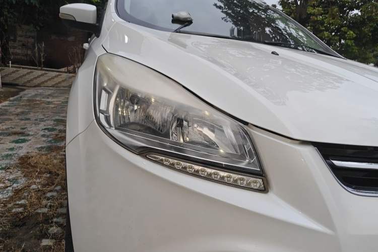 Used Ford Kuga 2015 1.5L GTDi Two-Wheel-Drive Comfort Model Right Front Headlight