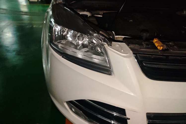 Used Ford Kuga 2015 1.5L GTDi Two-Wheel Drive Fashion Edition Right Front Headlight