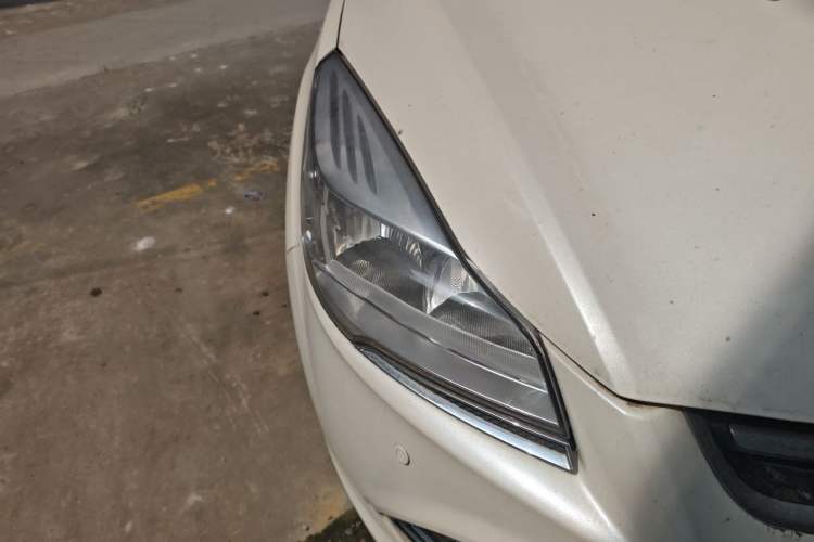 Used Ford Kuga 2015 1.5L GTDi Two-Wheel-Drive Comfort Model Right Front Headlight