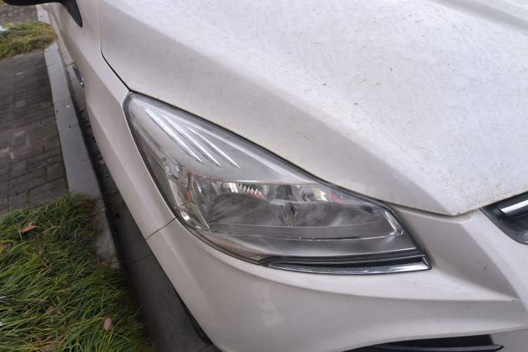 Used Ford Kuga 2015 1.5L GTDi Two-Wheel-Drive Comfort Model Right Front Headlight