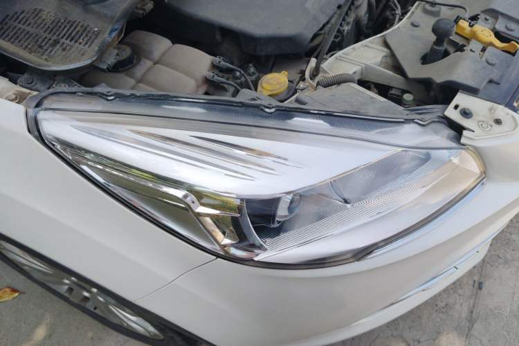Used Ford Kuga 2015 1.5L GTDi Two-Wheel Drive Fashion Edition Right Front Headlight