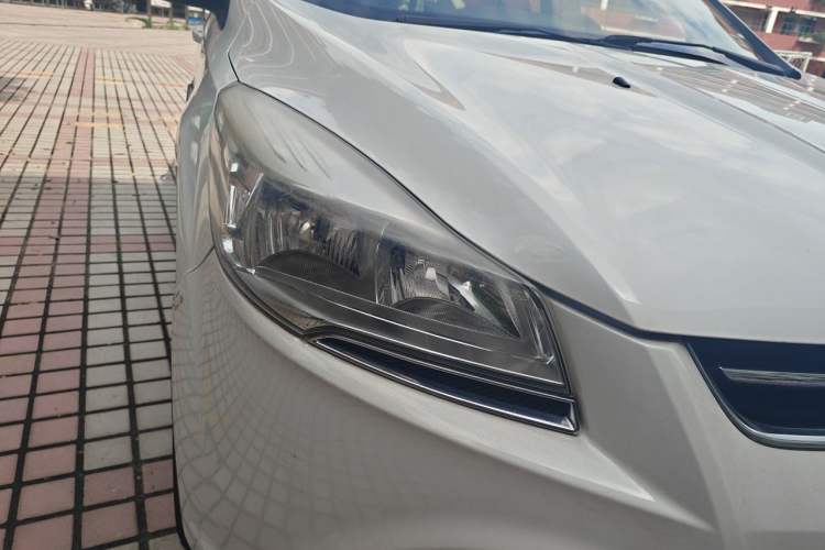 Used Ford Kuga 2015 1.5L GTDi Two-Wheel Drive Fashion Edition Right Front Headlight