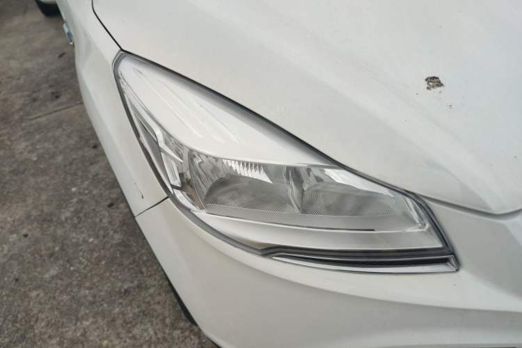 Used Ford Kuga 2015 1.5L GTDi Two-Wheel Drive Fashion Edition Right Front Headlight