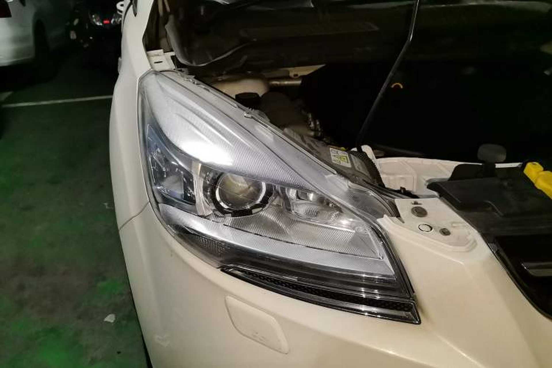 Used Ford Kuga 2015 2.0L GTDi Four-Wheel-Drive Sport Model Right Front Headlight