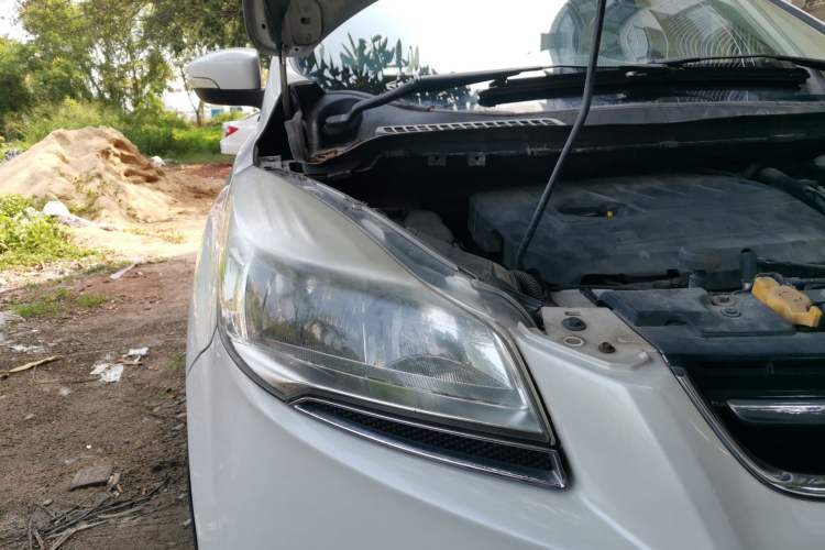 Used Ford Kuga 2015 1.5L GTDi Two-Wheel-Drive Comfort Model Right Front Headlight
