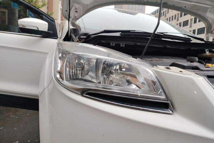 Used Ford Kuga 2015 1.5L GTDi Two-Wheel Drive Fashion Edition Right Front Headlight