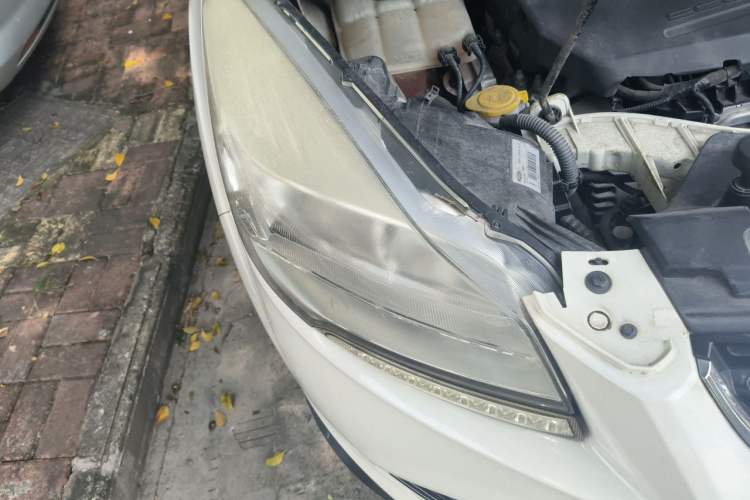 Used Ford Kuga 2015 1.5L GTDi Two-Wheel-Drive Comfort Model Right Front Headlight