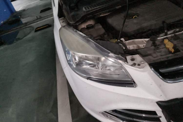 Used Ford Kuga 2015 1.5L GTDi Four-Wheel-Drive Elite Model Right Front Headlight